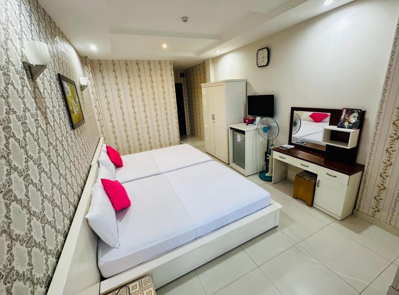 Redflower Hotel مدينة هوشي منه المظهر الخارجي الصورة